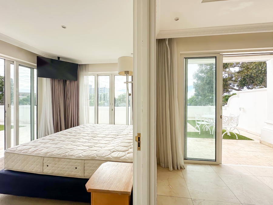 2 Bedroom Property for Sale in Sea Point Western Cape